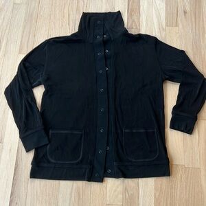 Chicos travelers rib knit snap front jacket. Two front pockets.